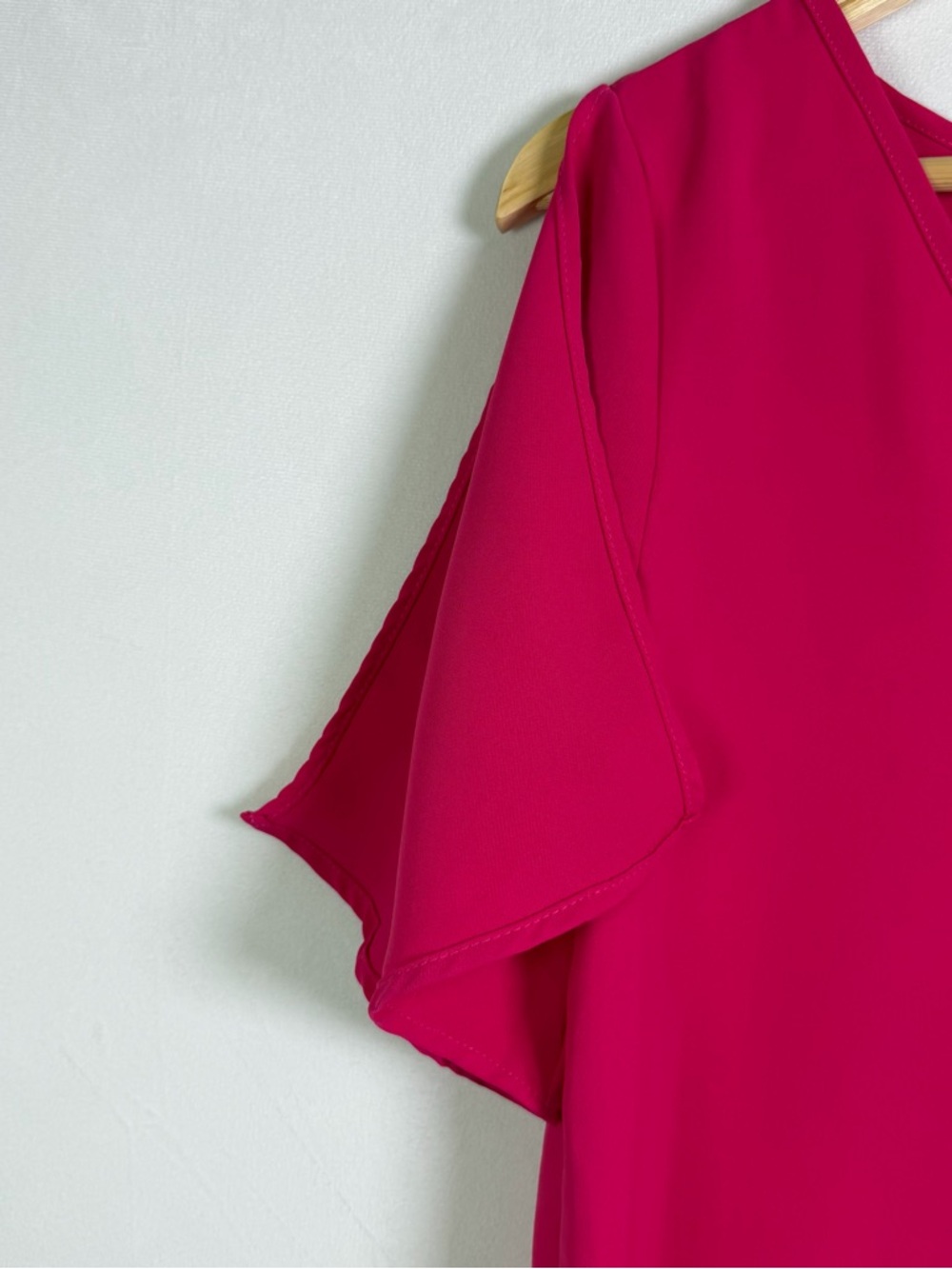 Everly Women’s Francesca’s Pink Flutter Sleeve Office Casual Preppy Top Sz M - Picture 4 of 7